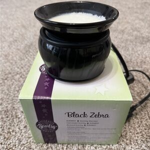 Scentsy Black Zebra Element Warmer